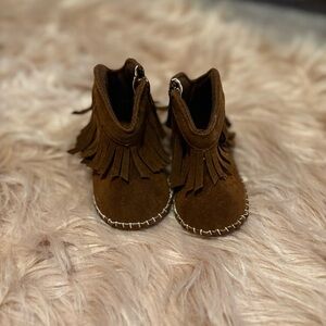 Baby fringe boots